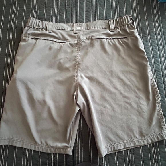 Men’s Wrangler Flat front side pocket performance shorts - Picture 2 of 5